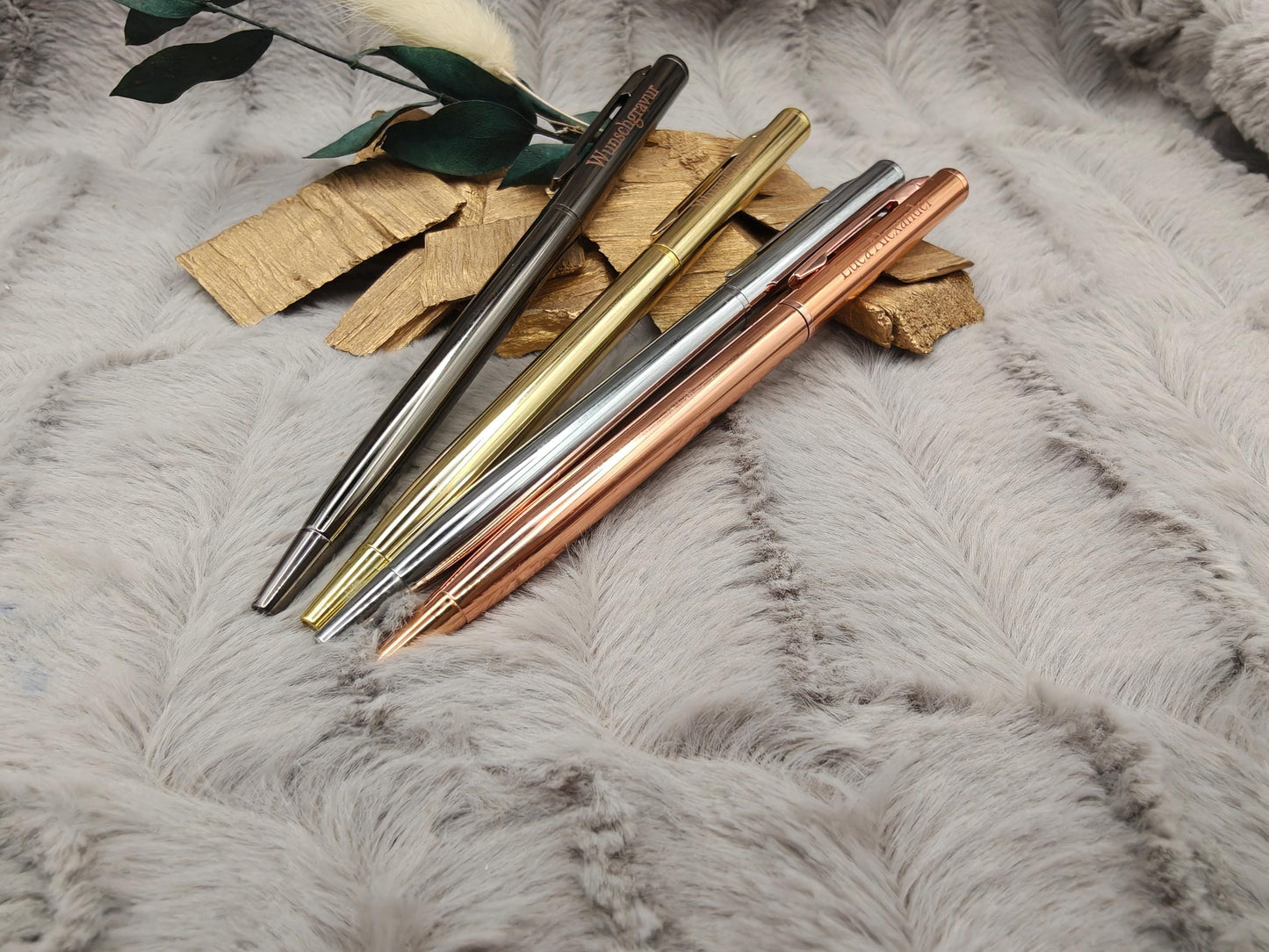 Personalisierter Kugelschreiber Slim Design | Eleganter Stift mit Gravur | 4 Farben Kuli Geschenk mit Name | Roségold Gold Silber Gunmetal