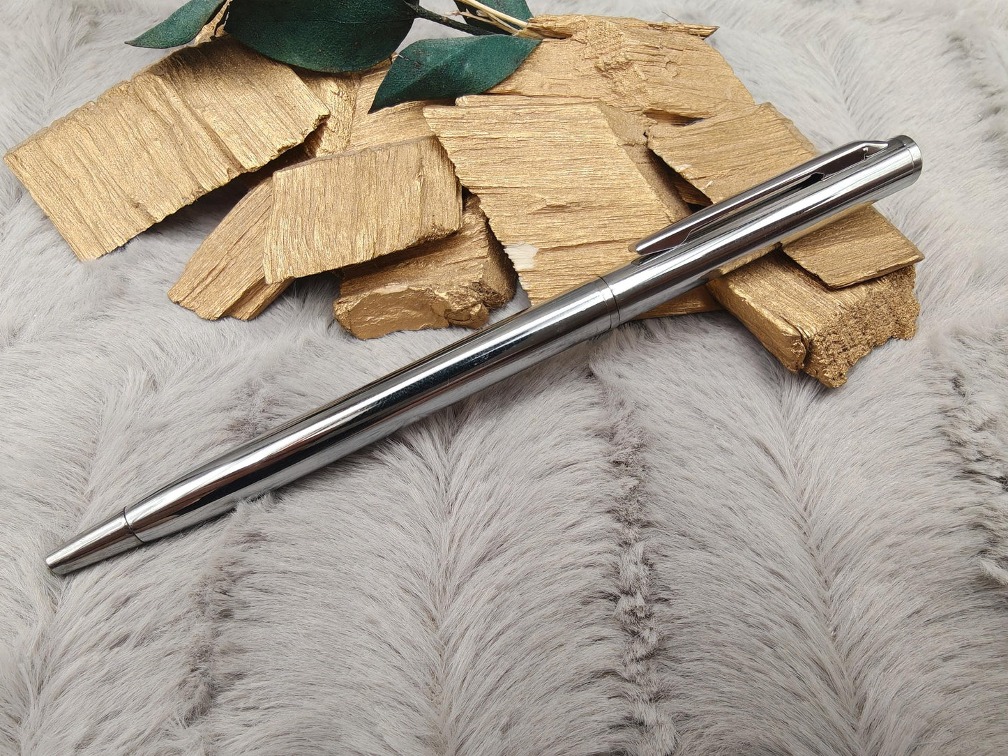 Personalisierter Kugelschreiber Slim Design | Eleganter Stift mit Gravur | 4 Farben Kuli Geschenk mit Name | Roségold Gold Silber Gunmetal